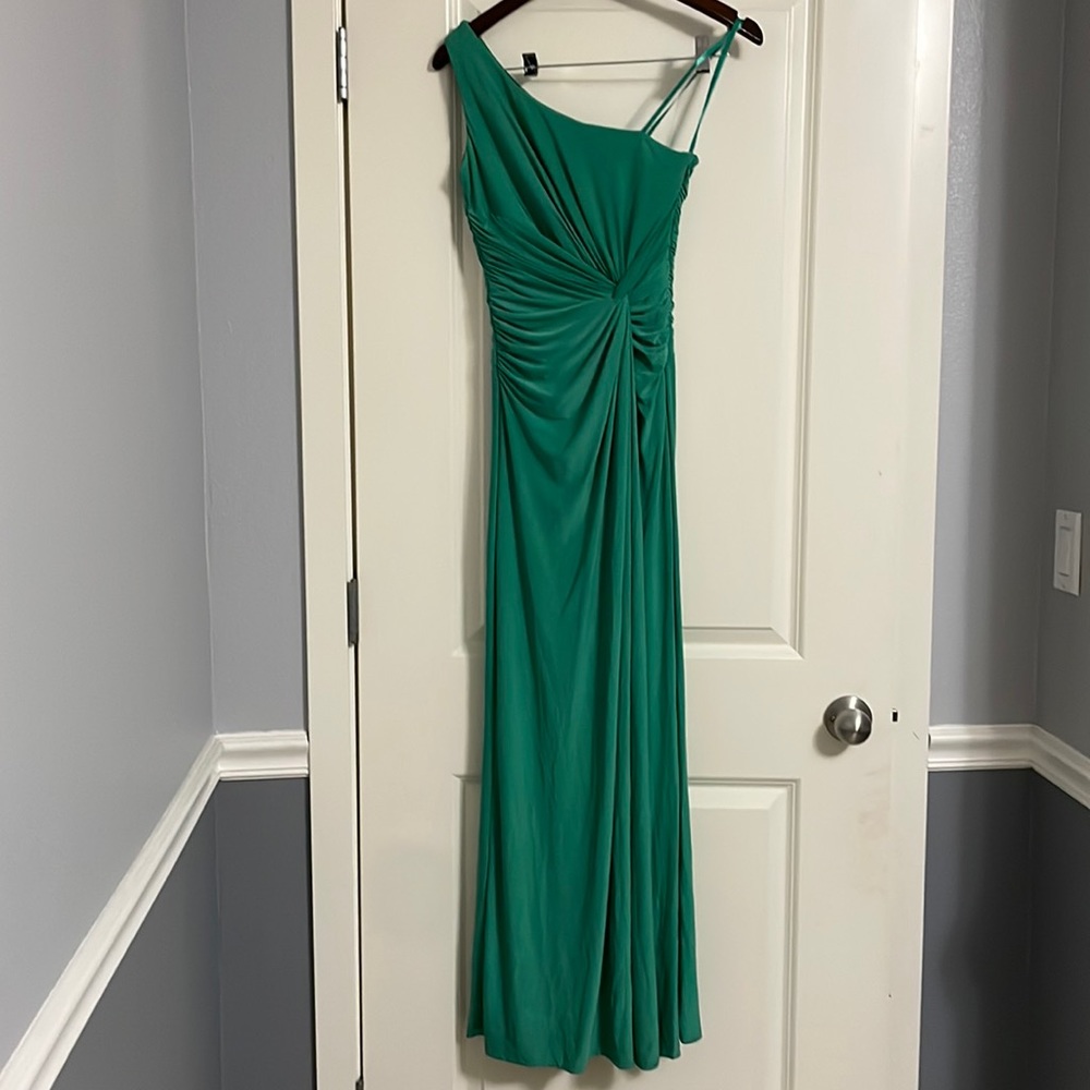 Bcbg Max & Cleo. Light green. Size 2. Body fitting